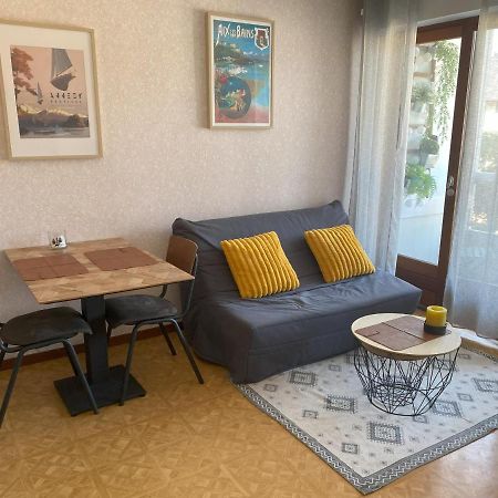 エクスレバンPaisible Studio Avec Agreable Loggia 2 Mn Du Centreアパートメント エクステリア 写真